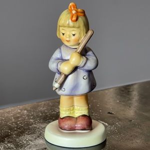 Goebel Hummel Sharpest Student 2087/A